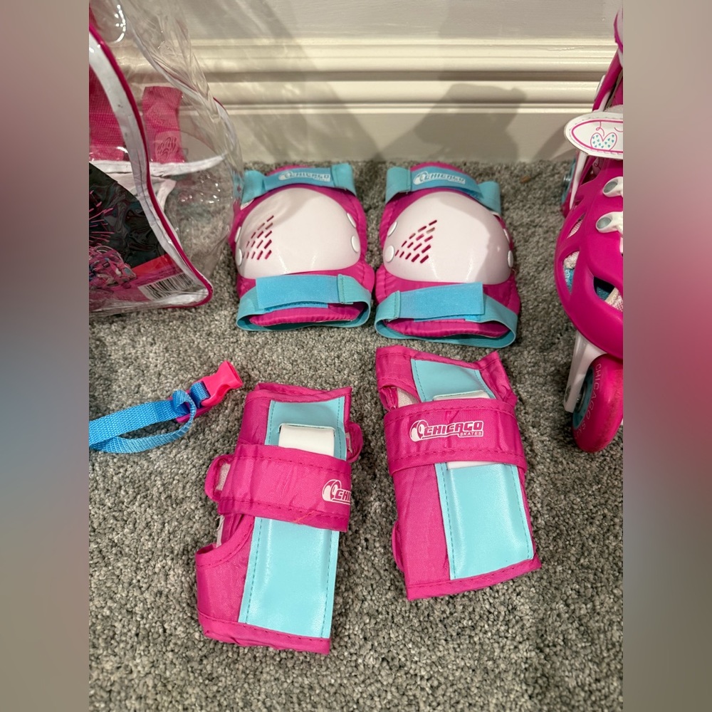 Adjustable kids in line skates